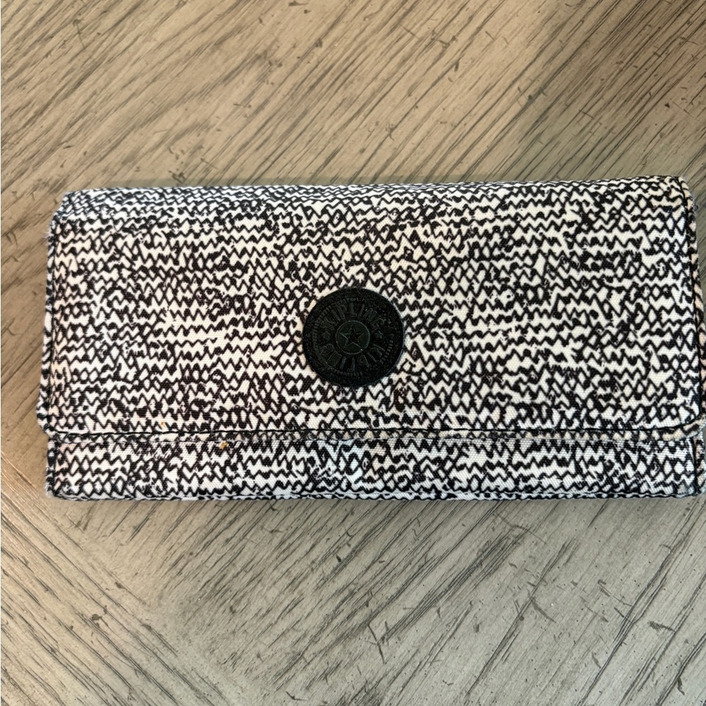 Kipling Stylish Black and White Women's Wallet